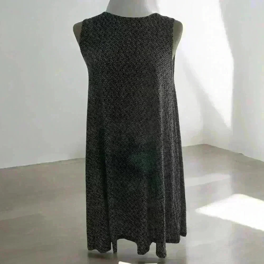Women’s Sleeveless Dress - Picture 1 of 4